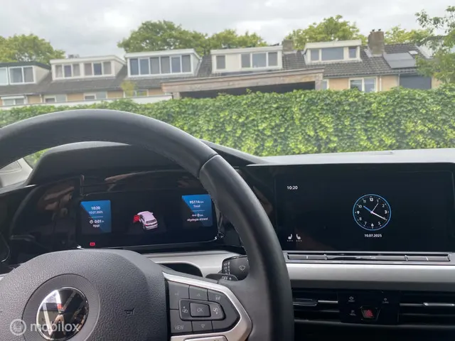 Volkswagen Golf 1.0 eTSI Life Business 2023 Benzine 8