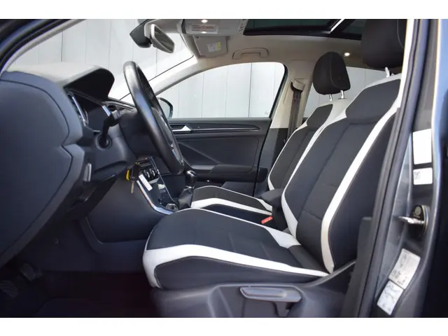 Volkswagen T-Roc 1.5 TSi 150pk Sport 2019 Benzine 2
