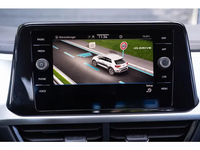 Volkswagen T-Roc 1.0 TSI Life 2023 Benzine 48