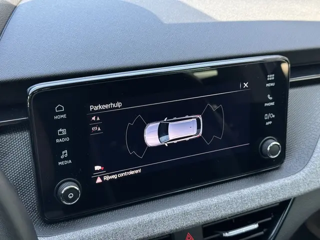 Škoda Kamiq 1.0 TSI Selection DSG 110 pK 2024 Benzine 25