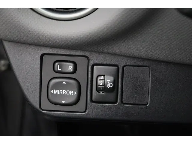 Toyota Yaris 1.5 Hybrid Aspiration 2015 Hybride Benzine 13