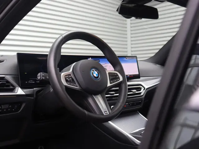 BMW 3 Serie Touring 330e 2024 Hybride Benzine 14