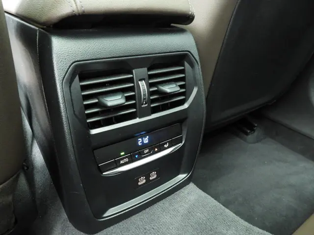 BMW 3 Serie Touring 318i 2025 Benzine 27