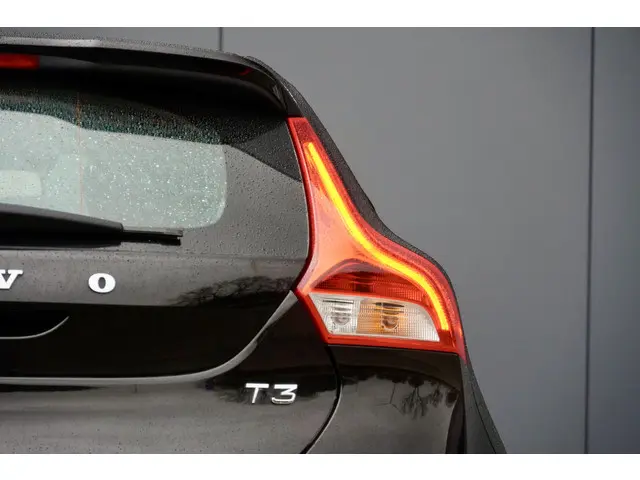 Volvo V40 2.0 T3 153 pk NORDIC BUSINESS 2018 Benzine 35