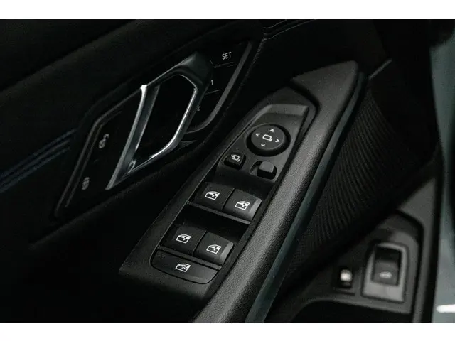 BMW 3 Serie 330e 2024 Hybride Benzine 19
