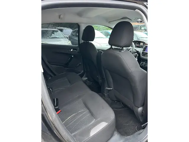 Peugeot 208 1.2 PureTech Blue Lion 2016 Benzine 10