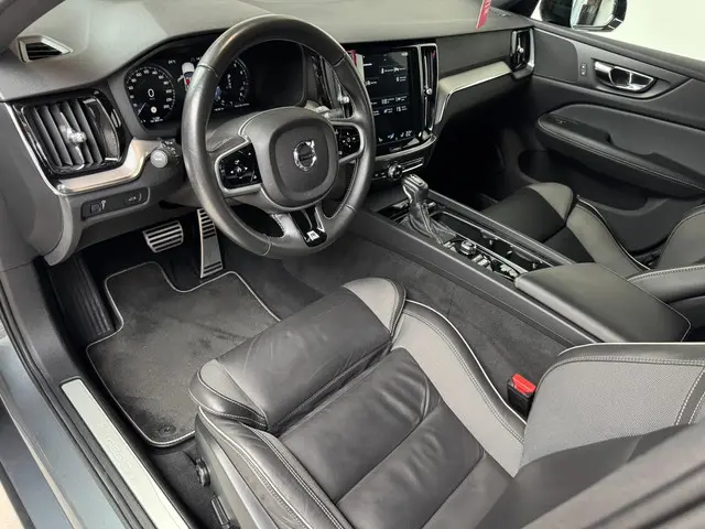 Volvo V60 2.0 T4 R-Design CAMERA LEDER LED 2020 Benzine 5