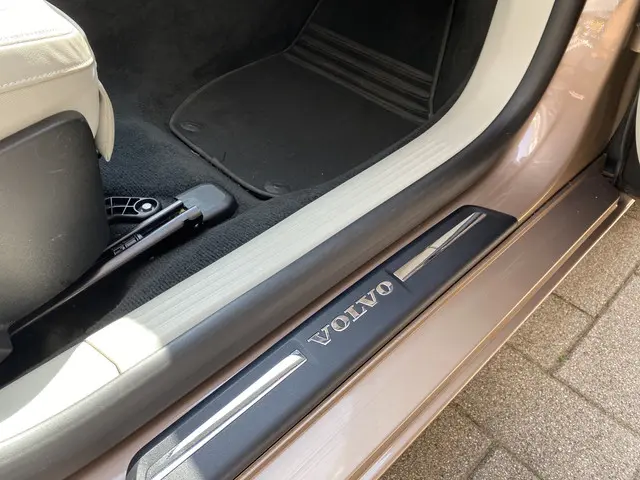 Volvo V40 1.6 T3 Momentum 2012 Benzine 17
