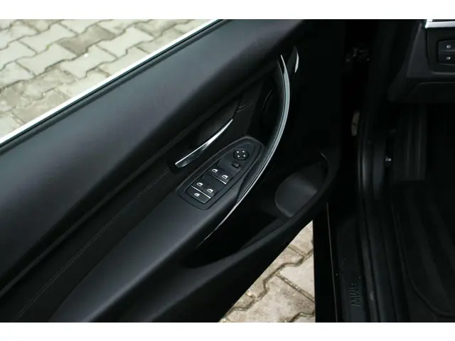 BMW 3 Serie 318i Centennial Executive 2016 Benzine 23