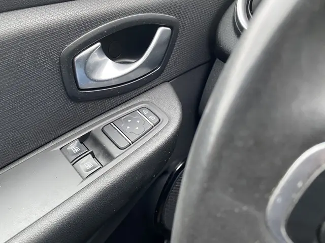 Renault Clio Estate 0.9 TCe Limited 2017 Benzine 20