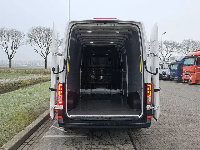 MAN TGE 3.140 2023 Diesel 12