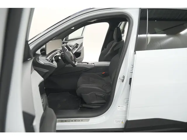 Peugeot 3008 Hybrid 136 e-DSC6 GT 2024 Hybride Benzine 37