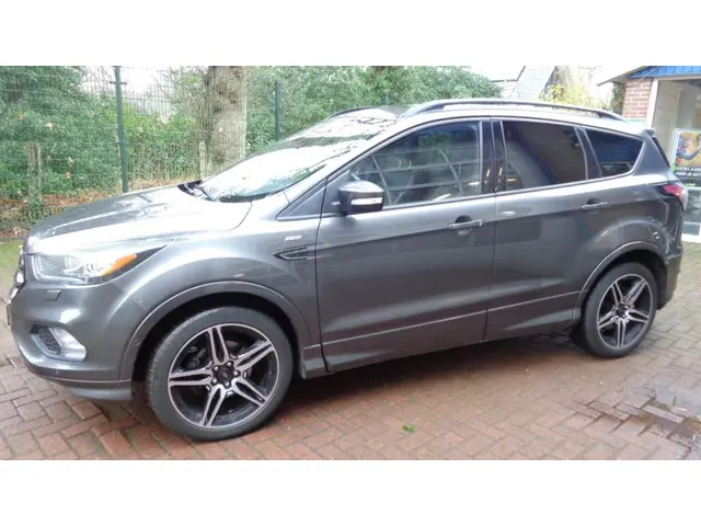 Ford Kuga 1.5 EcoBoost Vignale 2016 Benzine 2