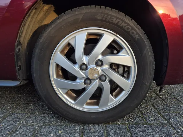 Mitsubishi Space Star 1.2 Life 2017 Benzine 25