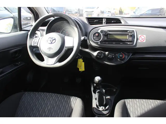 Toyota Yaris 1.0 VVT-i Aspiration, Airco! 2013 Benzine 4