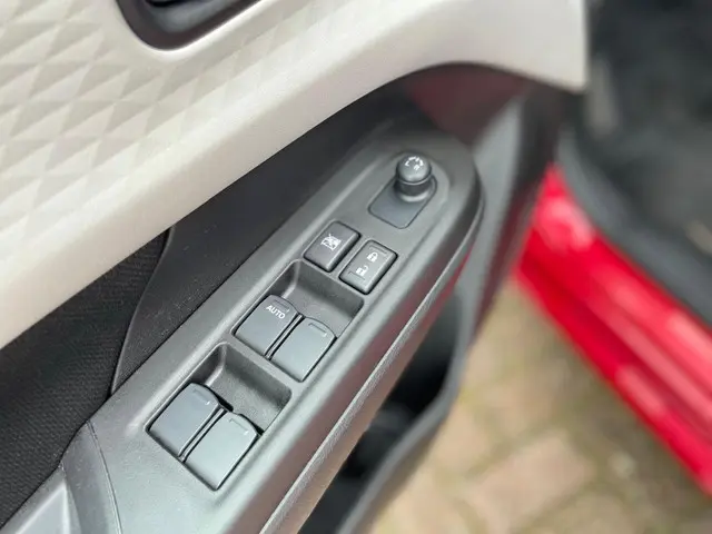 Suzuki Swift 1.2 Select Smart Hybrid 2025 Benzine 7