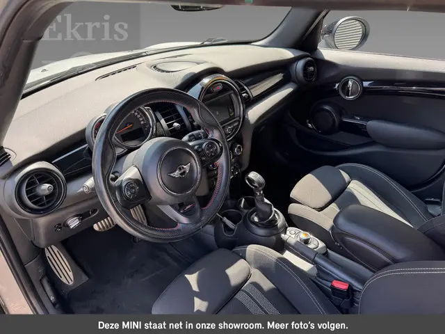 MINI 5-Deurs Cooper 2017 Benzine 2