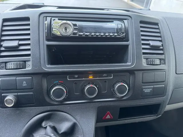 Volkswagen Transporter 2.0 TDI DC L1H2 2014 Diesel 16