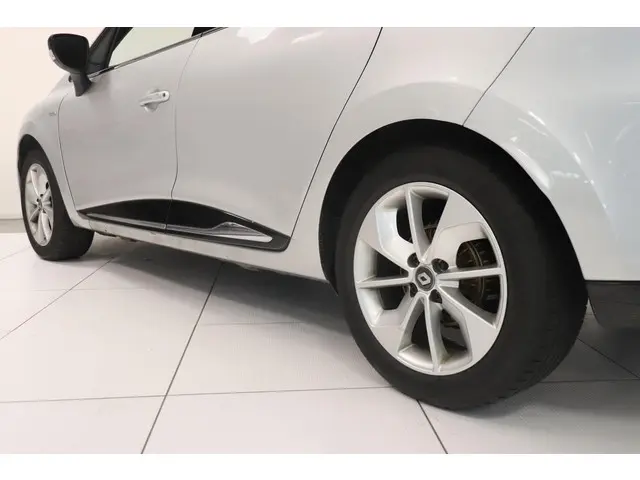 Renault Clio Estate 0.9 TCe Limited 2016 Benzine 15