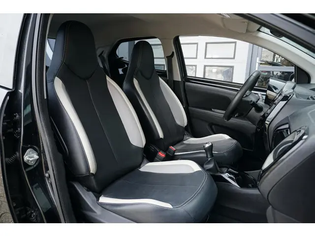 Toyota Aygo 1.0 VVT-i x-clusiv 2014 Benzine 12