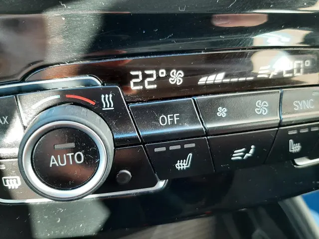 BMW X1 sDrive18i Executive 2017 Benzine 22