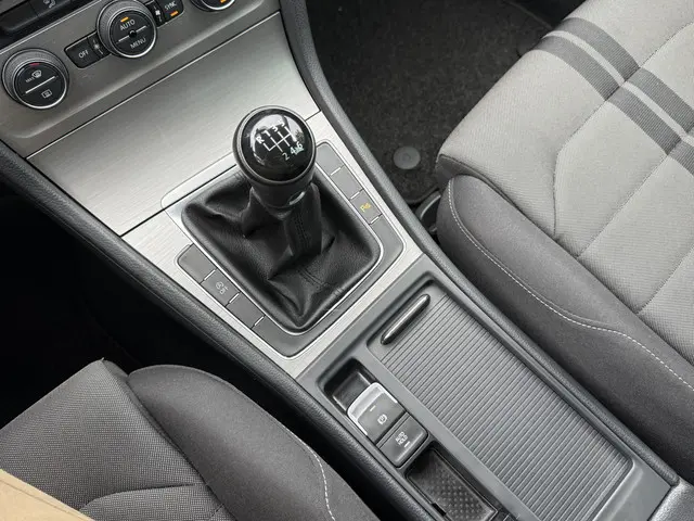 Volkswagen Golf 1.0 TSI Connected Series 2017 Benzine 24