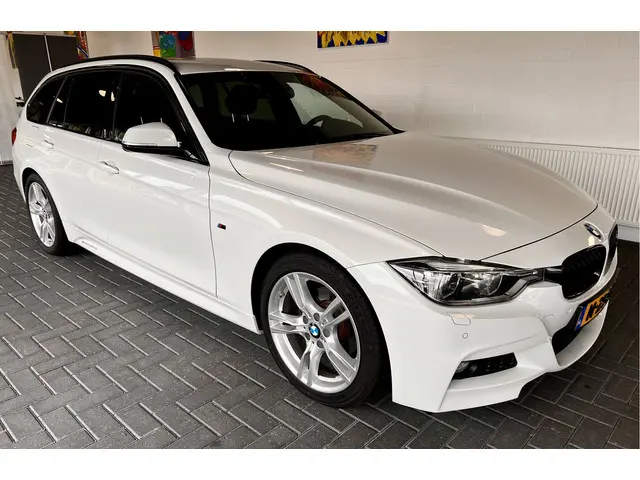 BMW 3 Serie Touring 318i M Sport 2019 Benzine 3