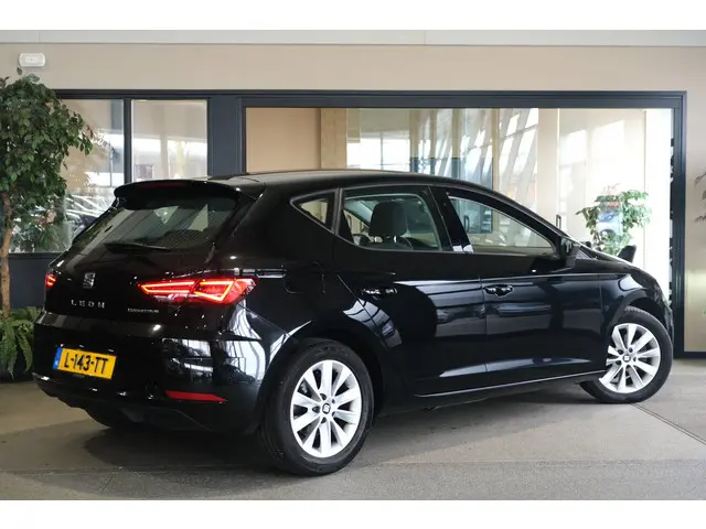 SEAT Leon 1.0 EcoTSI Style Business Intense 2017 Benzine 2