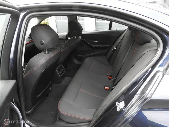 BMW 3 Serie 316i Executive Sport 2013 Benzine 15