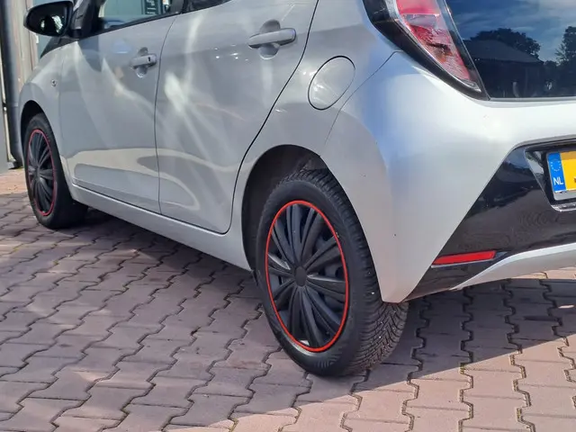 Toyota Aygo 1.0 VVT-i x-play 2016 Benzine 34