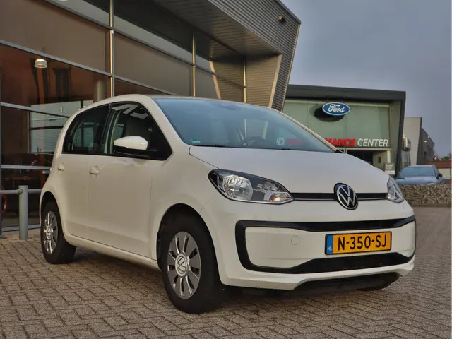 Volkswagen up! 3
