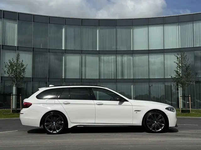 BMW 5 Serie Touring 520i High Executive 2015 Benzine 11