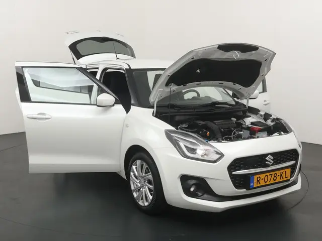 Suzuki Swift 1.2 Select Smart Hybrid 2022 Benzine 23