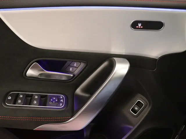 Mercedes-Benz CLA 180 AMG Line 2024 Hybride Benzine 26