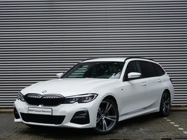 BMW 3 Serie Touring 320i 2021 Benzine 35