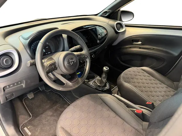 Toyota Aygo X 1.0 VVT-i MT JBL 2025 Benzine 33