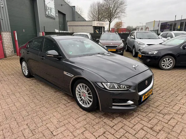 Jaguar XE 2.0 D Portfolio 2016 Diesel 6
