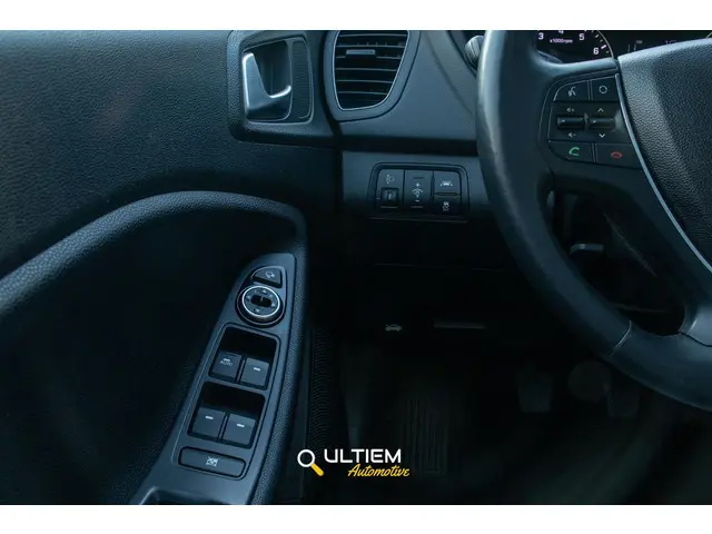 Hyundai i20 1.2 HP i-Motion Premium 2015 Benzine 17