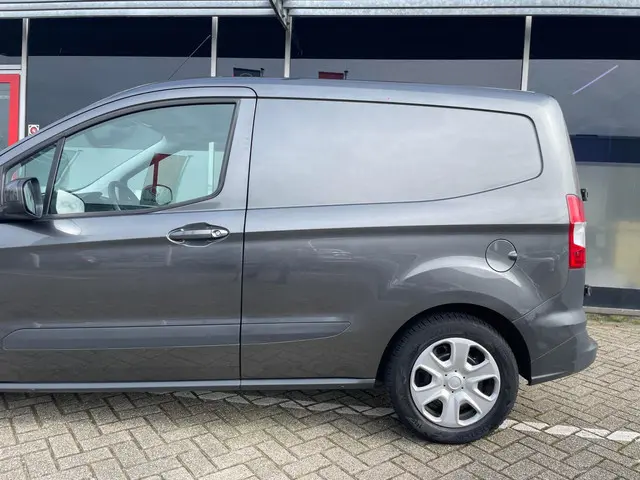 Ford Transit Courier 1.5 TDCI Trend 2017 Diesel 15