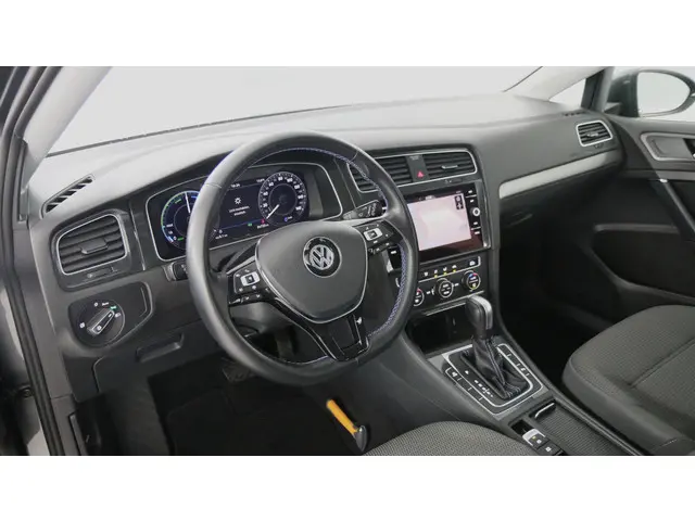 Volkswagen e-Golf 36kWh / 136pk E-DITION 2020 Elektrisch 16