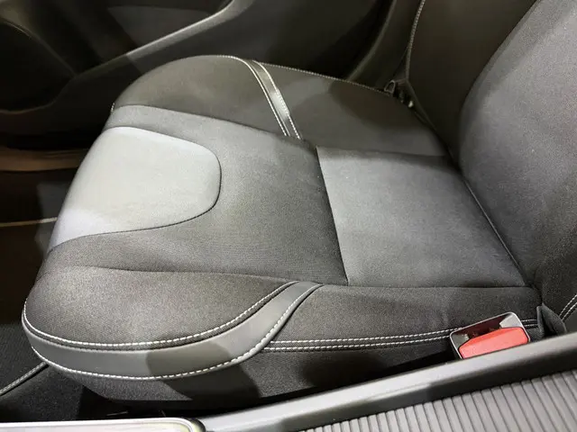 Volvo V40 V-40 1.6 T2 Momentum Navi 2014 Benzine 33