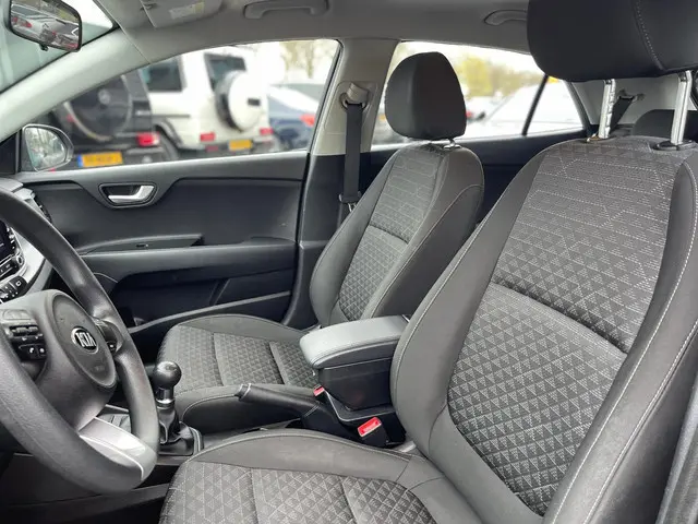 Kia Rio | Camera | Carplay| PDC | DAB | LMV | 2021 Benzine 17