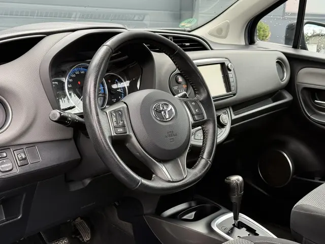 Toyota Yaris 1.5 Hybrid Aspiration 2015 Hybride Benzine 25