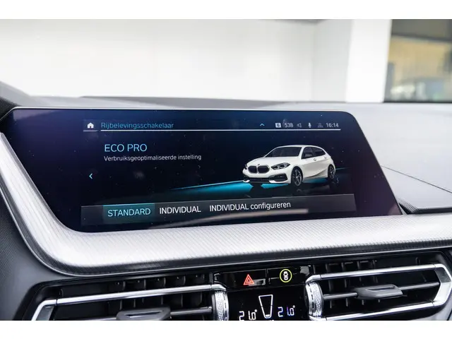 BMW 1 Serie 5-deurs 118i 2024 Benzine 19