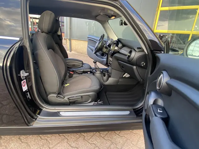 MINI Cooper Mini 1.5 Business 2015 Benzine 18