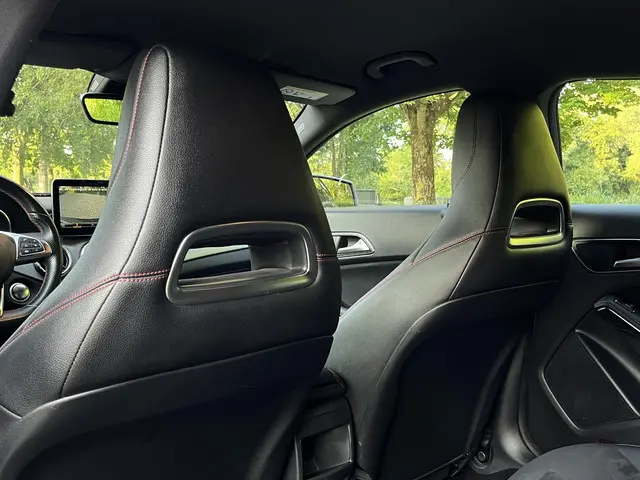 Mercedes-Benz CLA 180 AMG Line 2017 Benzine 10