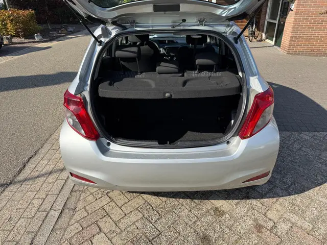 Toyota Yaris 1.3 VVT-i Aspiration 2013 Benzine 12