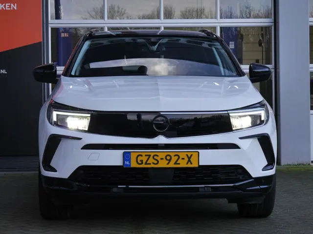 Opel Grandland 1.2 Turbo GS Black Pack 2024 Benzine 3