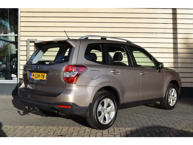 Subaru Forester 2.0 Luxury - AWD - Trekhaak 2015 Benzine 6