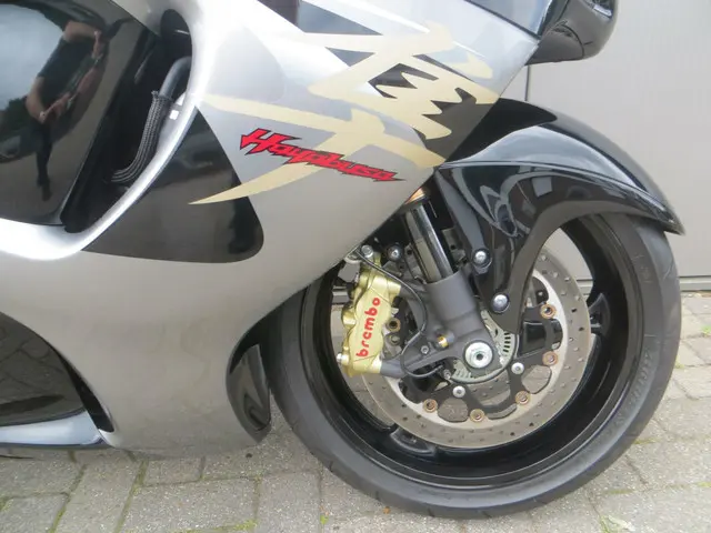 Suzuki GSX R 1300 Hayabusa 2015 Benzine 4